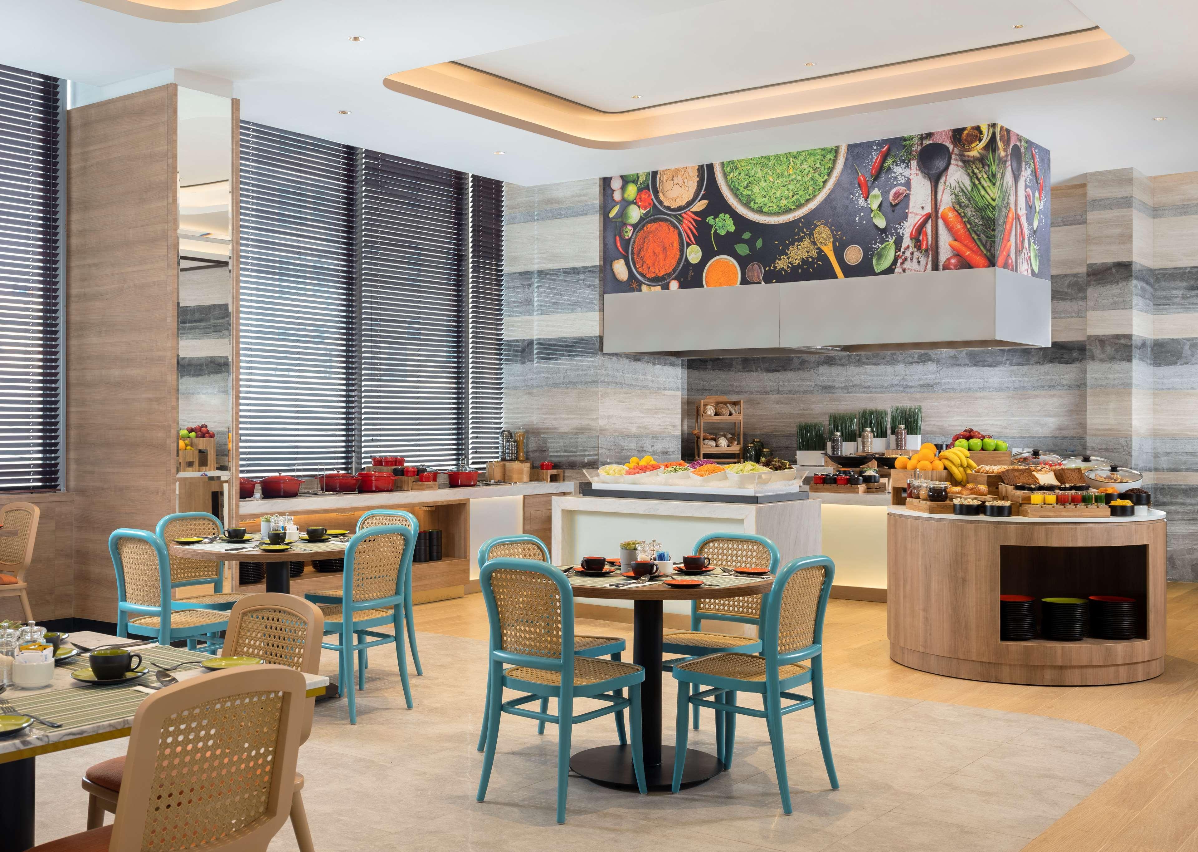 Hilton Garden Inn Jakarta Taman Palem Eksteriør billede