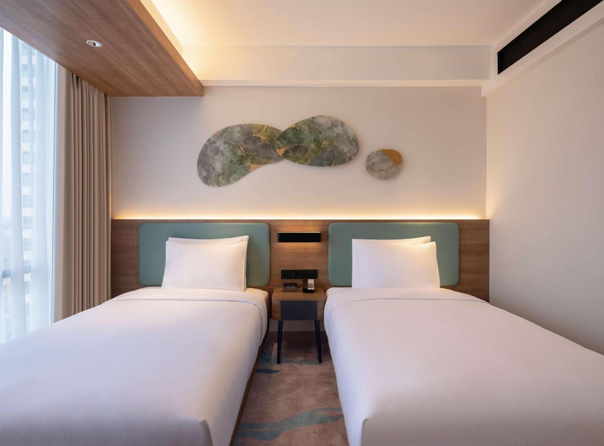 Hilton Garden Inn Jakarta Taman Palem Eksteriør billede